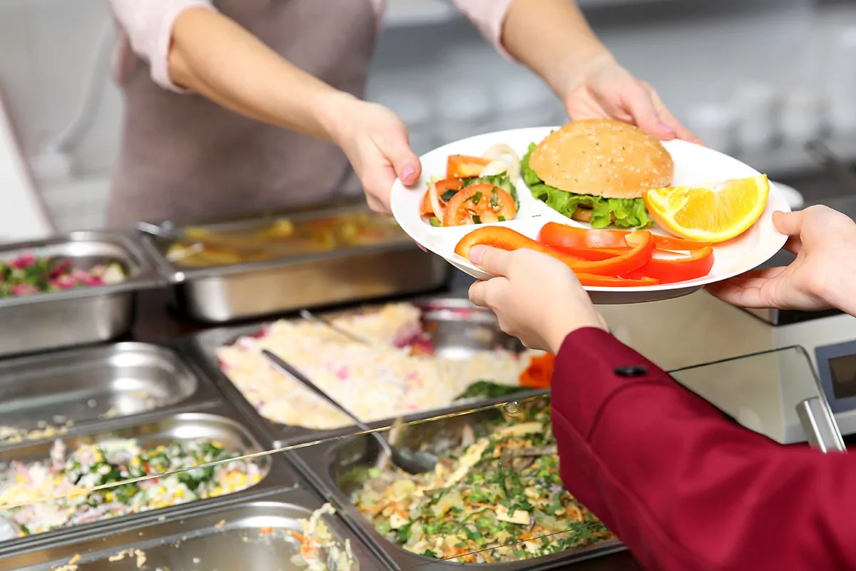 school-lunch-line